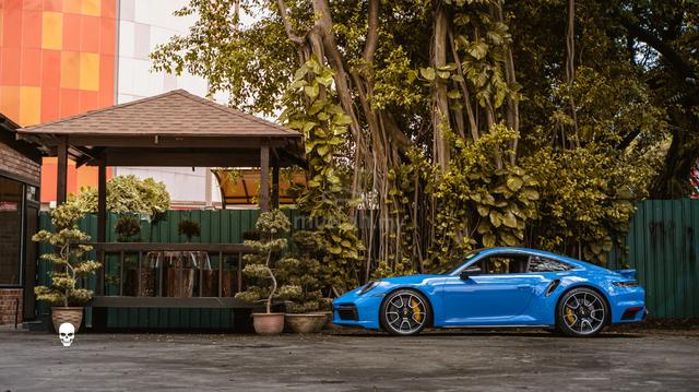 2022 Porsche 911 (992) Turbo S 3.7L - 1