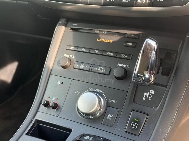 Lexus CT200H LUXURY 1.8 (HYBRID) (A) LOW MILEAGE - 4