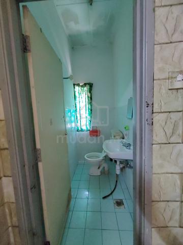 End Lot Single Storey Semi D Cluster, Jalan Murai Pantai Sepang Putra 5