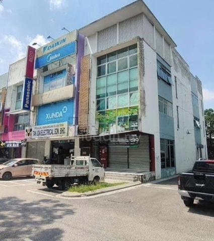 Bandar Dato’ Onn @ JB Three Storey Shop End Lot (Ground + Second Floor 1