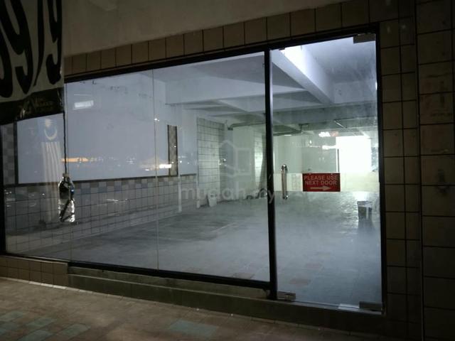 Taman Sri serdang seri kembangan Shop main road for rent 1