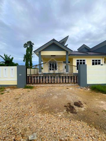 SEMI-D sebelah SEKOLAH MENENGAH TENGKU PANGLIMA RAJA,LEMAL PASIR MAS 1