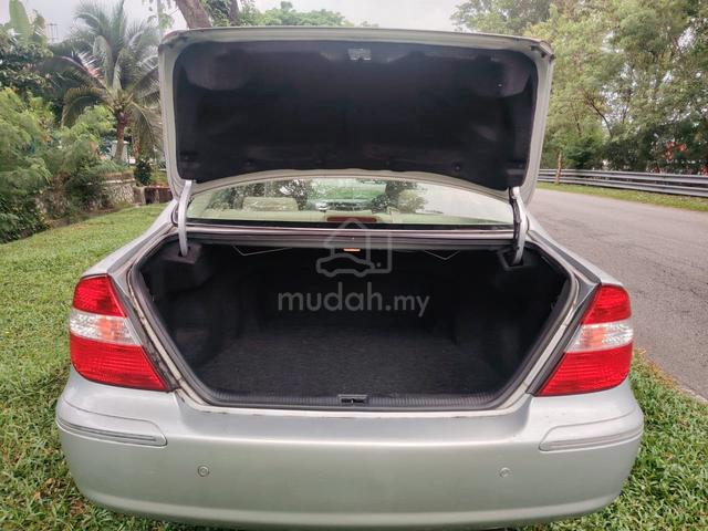toyota camry 2.0e - 4