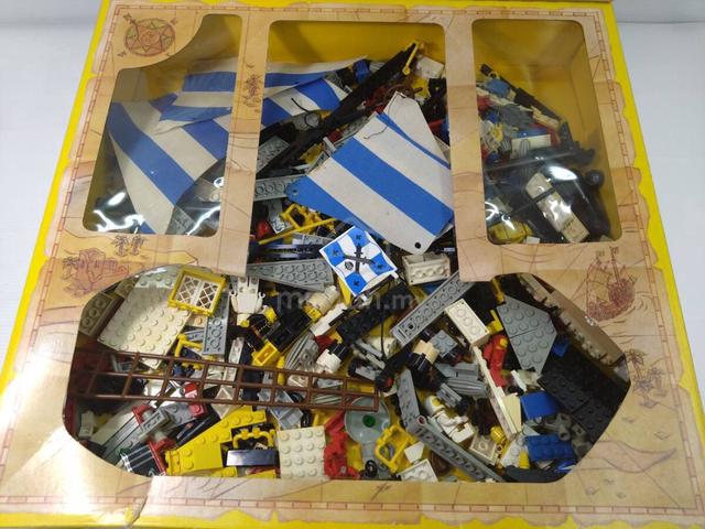 Classic LEGO Pirates Town Space Castle Collection - photo 4 of 6