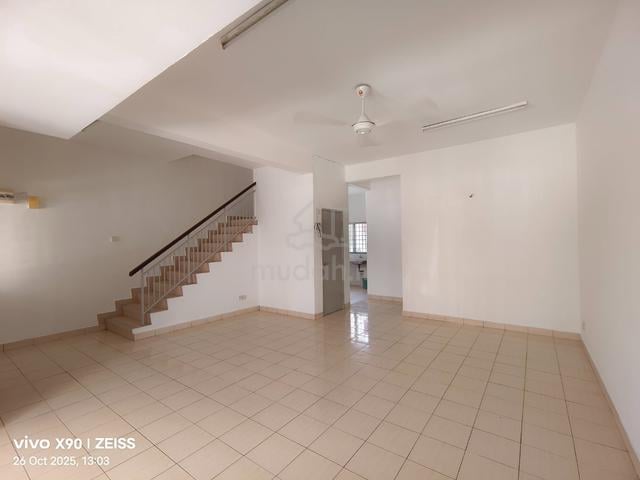 Gated BPP 2 Storey 5R3B Putra Permai Taman Equine MRT Seri Kembangan 1