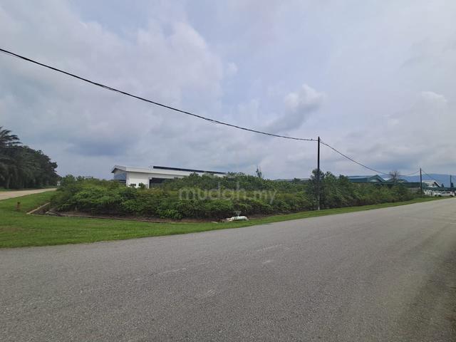 Kota Tinggi Town area 1.5Acre Medium Industrial Land Can Build Factory 1