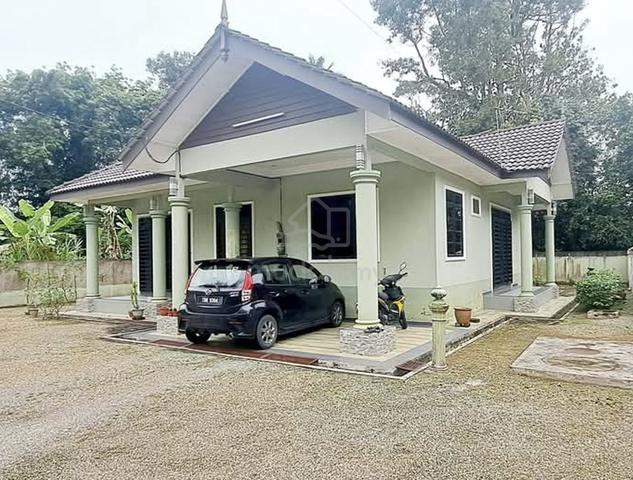 Rumah BANGLO CANTIK 4BILIK KG MAK KEMAS BUKIT PAYUNG DEKAT SK UNDANG 1