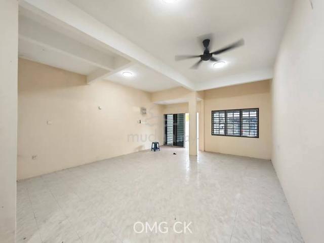 Banting Sungai Manggis Double Storey House 20x70 Renovated For Sale 1