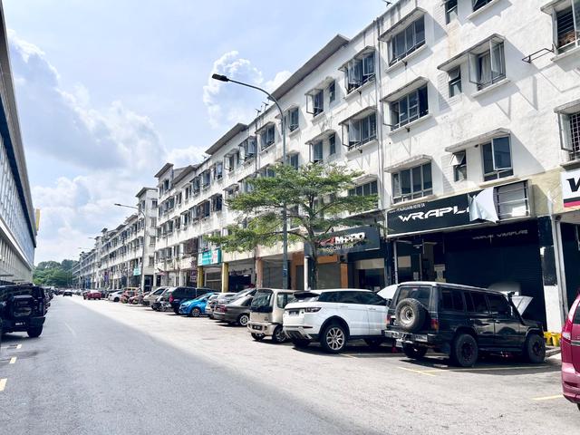 Dataran Otomobil Apartment 1