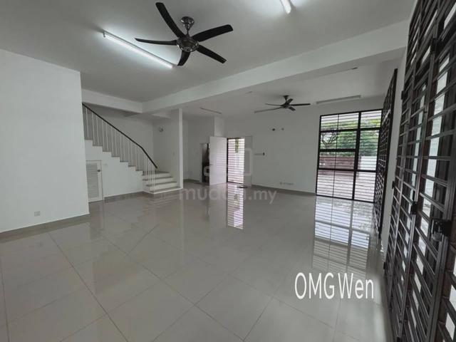 Bukit Raja, Klang Fuego Double Storey Endlot Good Condition basic Unit 1