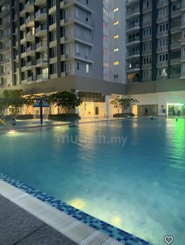 Cozy Queen size bedroom Lakeview Fully furnished 6 mins walk to LRT st 1