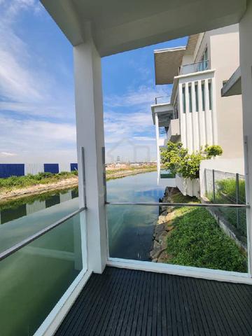 Isola Villa @ Senibong Cove, Renovated, Lake View, Good Condition 1