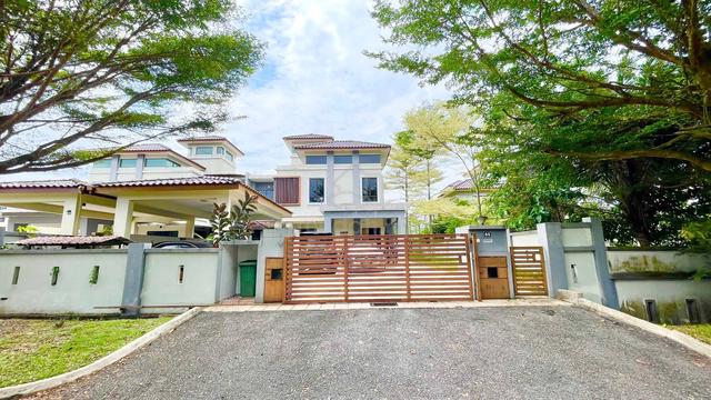 OPEN FACING Semi D Two Storey Taman Perdana College Mantin N9 1