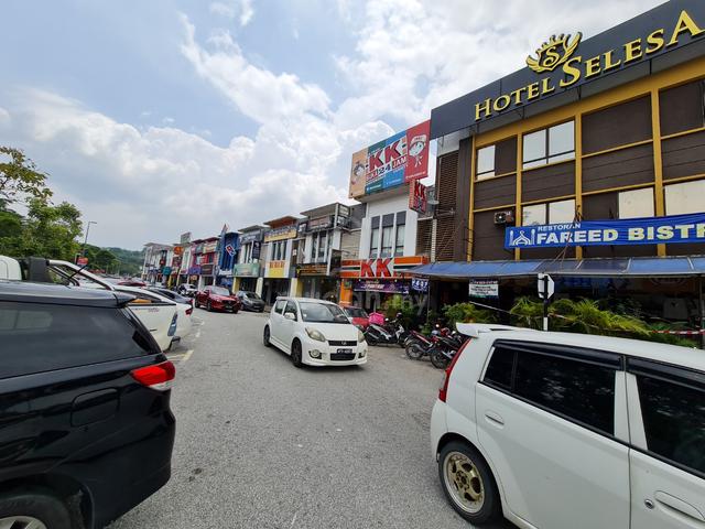 Limited 5% Roi Facing Main Road Shop for sale at Saujana Utama 1