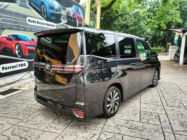2023 Toyota VOXY 2.0 SZ (14K KM) HIGH SPEC - OFFER - 2