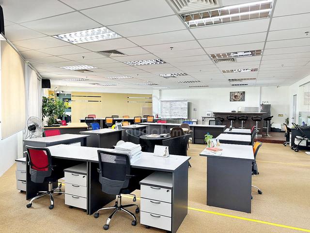 Spacious Office Space Fully Furnished 3129sqft at Straits Quay 1