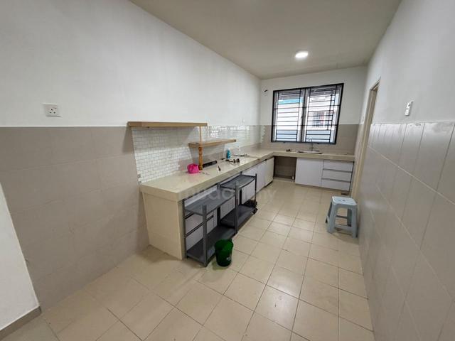 【 L-shape kitchen table top, awning, grilled 】 2 Storey House, Desa 7 1