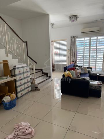3 storey freehold renovated 1