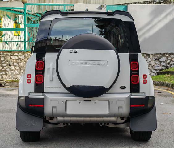 HIGH SPEC 2022 Land Rover DEFENDER 2.0 110 P300 SE - 4