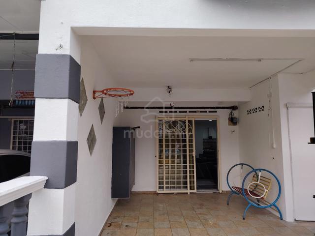 DOUBLE STOREY TERRACE HOUSE FOR RENT,Taman Duyung 1