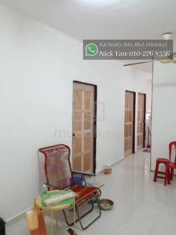 Townhouse Ground Floor nearby Ujong Pasir For Sale 1
