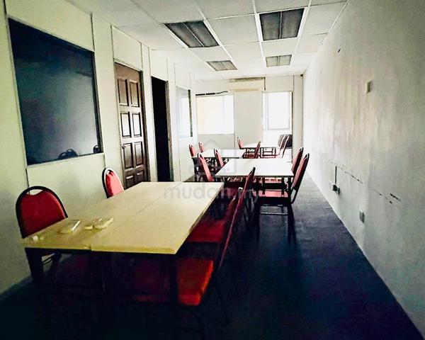 Office Pusat Perdagangan Puchong Prima LRT Otk Freehold Semi Furnished 1
