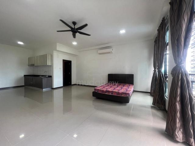 Molek Regency 1
