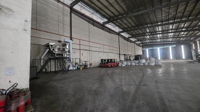 Semi-D Warehouse bu 70000sf with Power 1150amps North Port for rent 1