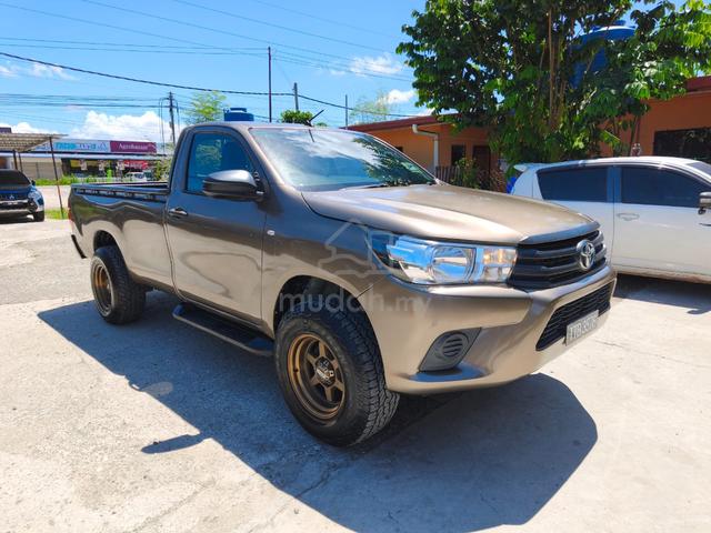 SingleCab 2017 Toyota HILUX 2.4 VNT 4WD (M) - 3