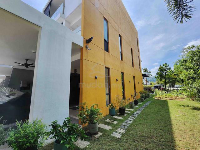 Renovated Corner Luxury 3-Story with land at Reed Lakefields Sg Besi 1