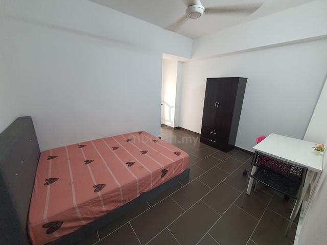 Pandan Villa condominium Female Middle room 1