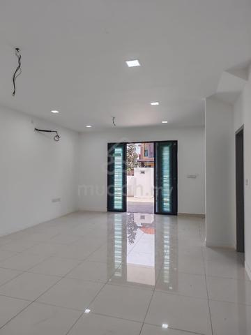 Perjiranan 8 Bandar Dato Onn 1