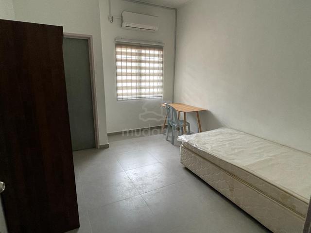 Room for rent at Kota Kemuning (Middle Room) 1