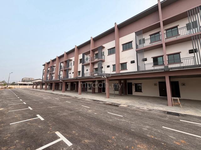 D’Everglades Townhouse For Sale @ Stutong 1