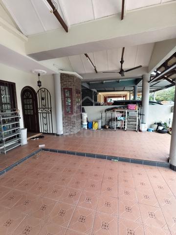 Freehold End lot USJ 4 2 storey terrace Subang Jaya 3