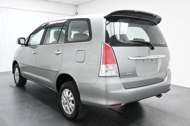 2010 Toyota INNOVA 2.0 G FACELIFT 1-OWNER TIPTOP - 4