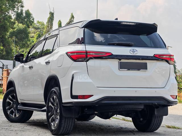 22 Toyota FORTUNER 2.8 VRZ FULL SVC under warranty - 4