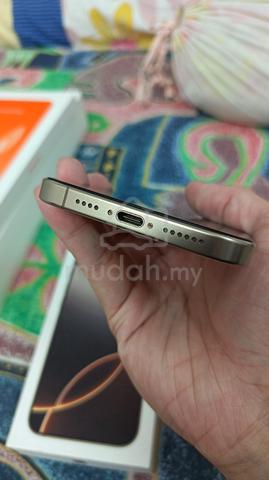 iPhone 16 Pro Max - photo 5 of 6