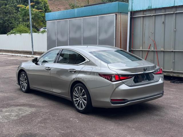 2019 Lexus ES250 2.5 LUXURY / Full Service Lexus - 4