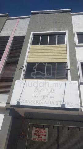 Three-storeys shop for sale. 1