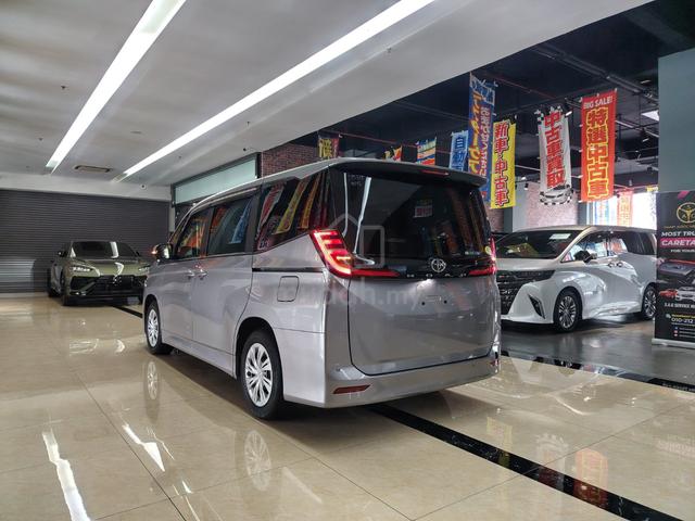 2023 Recon TOYOTA Noah X Spec 7 Seaters - 4