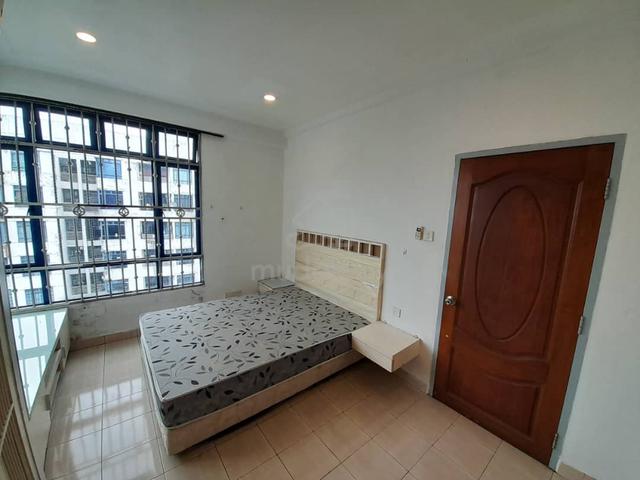 ASTER COURT MASTER ROOM (Near CIQ, Plaza DNP, Holiday Plaza, Ksl Mall) 1
