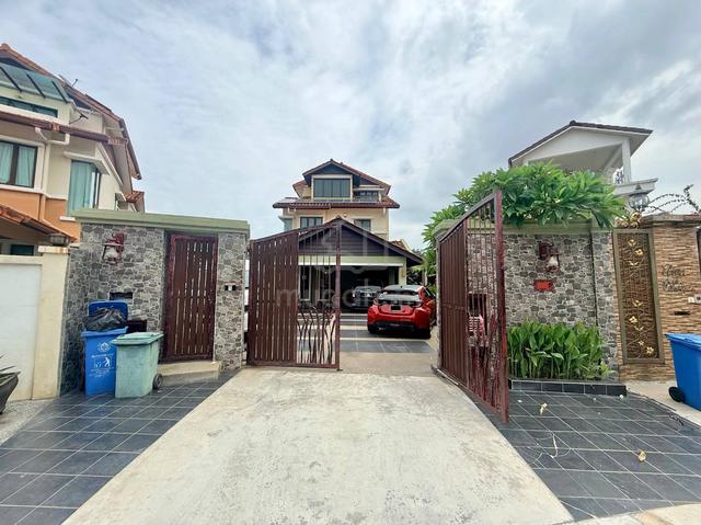 Bungalow 3 Storey Putra Residen Bukit Rahman Putra Sungai Buloh 1