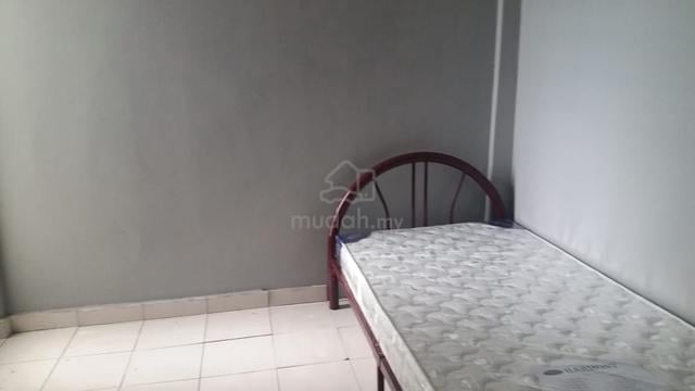 Bilik Sewa Lelaki Single Small Room, di Flat Blok Merak, Setiawangsa. 1