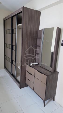 Wardrobe and Dressing Table - photo 2 of 3