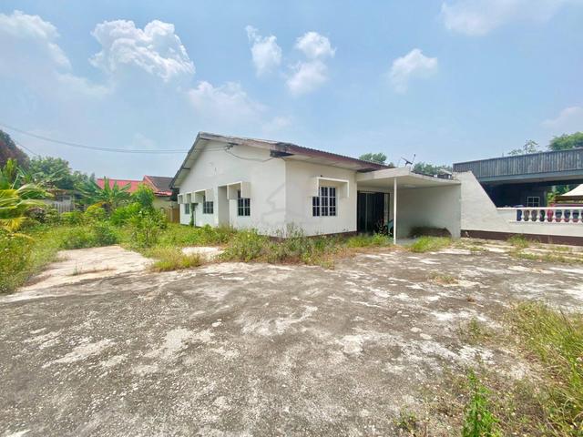TANAH LUAS - Corner Lot Single Storey Semi D Jalan Limau, Meru Klang 1