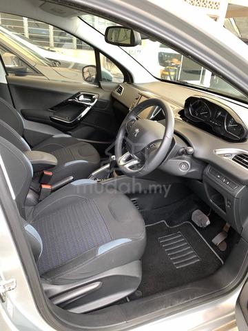 2014 Peugeot 208 1.6 VTI ALLURE (A) 1 Own Acc fee - 3