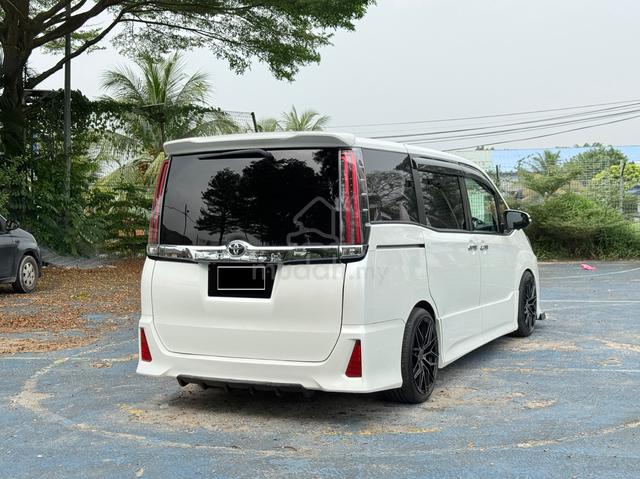 2017 Toyota NOAH 2.0 (A) SUNROOF - 4