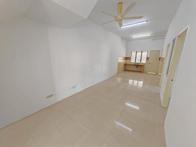 Townvilla Townhouse Full Loan Lower Floor CORNER Land Tasik Puchong 1