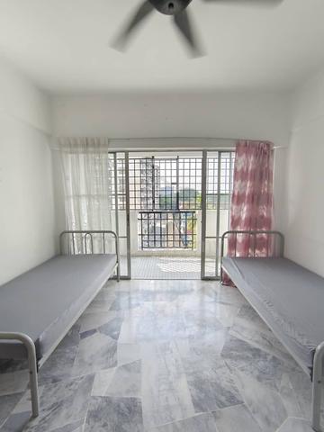 #886 Bukit Saujana Room! 5minit Johor Bahru/ CIQ/ Plaza Pelangi/Low De 2